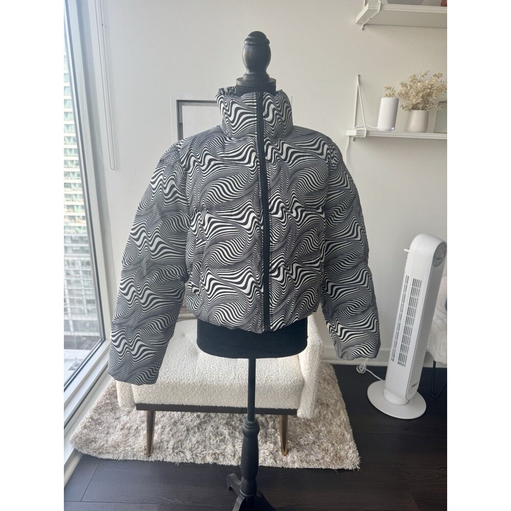 Shein Black White Swirl Crop Puffer Jacket Size Large NEW!